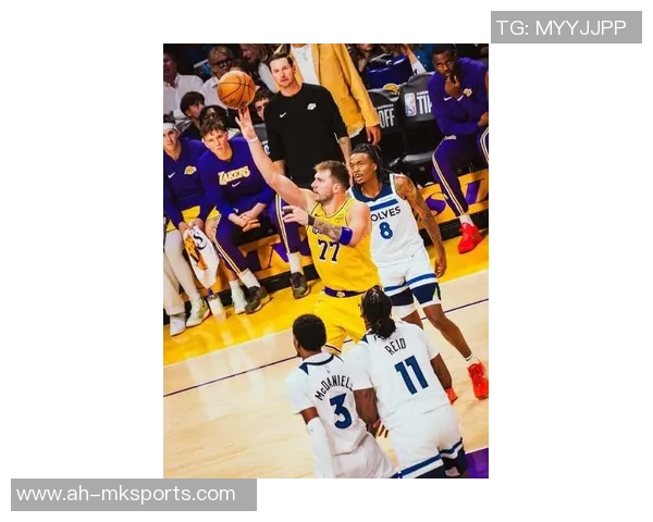 2004年湖人对阵森林狼首场激战回顾与精彩瞬间分析 2004年湖人对阵森林狼首场激战回顾与精彩瞬间分析